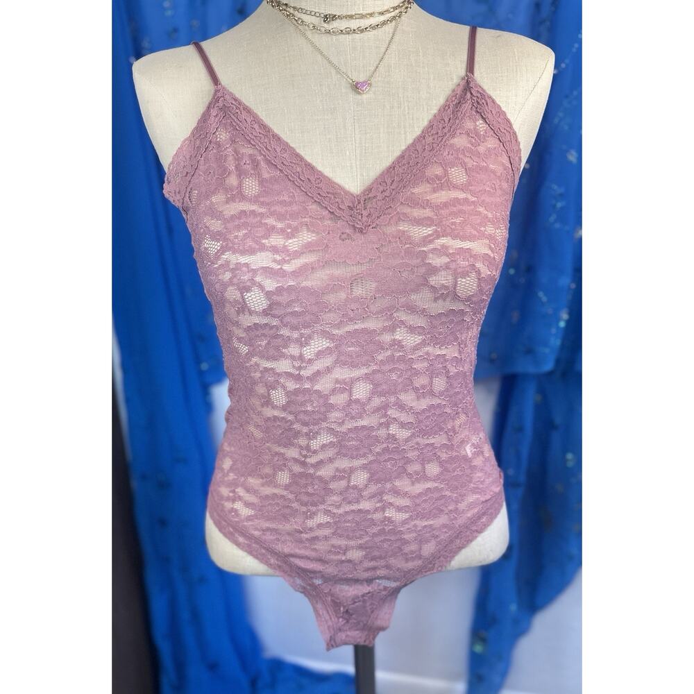 NWT Anthropology Bodysuit Womens Medium Dusty Rose Sabrina V Neck Lace Snap